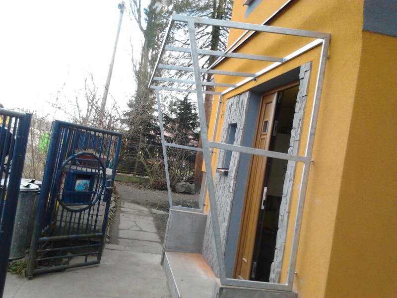 2014 Hnojnik pristresek